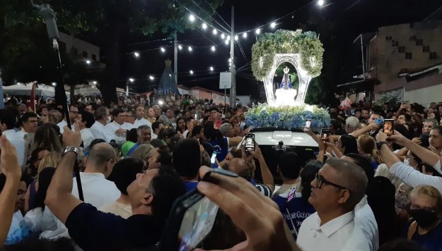 FOTOS Procissão encerra homenagens à Nossa Senhora Aparecida em Natal