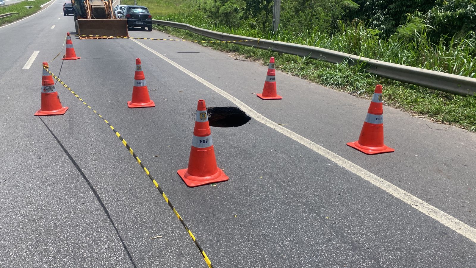 Cratera Se Abre Na Br Em Parnamirim E Tr Nsito Fica Lento No