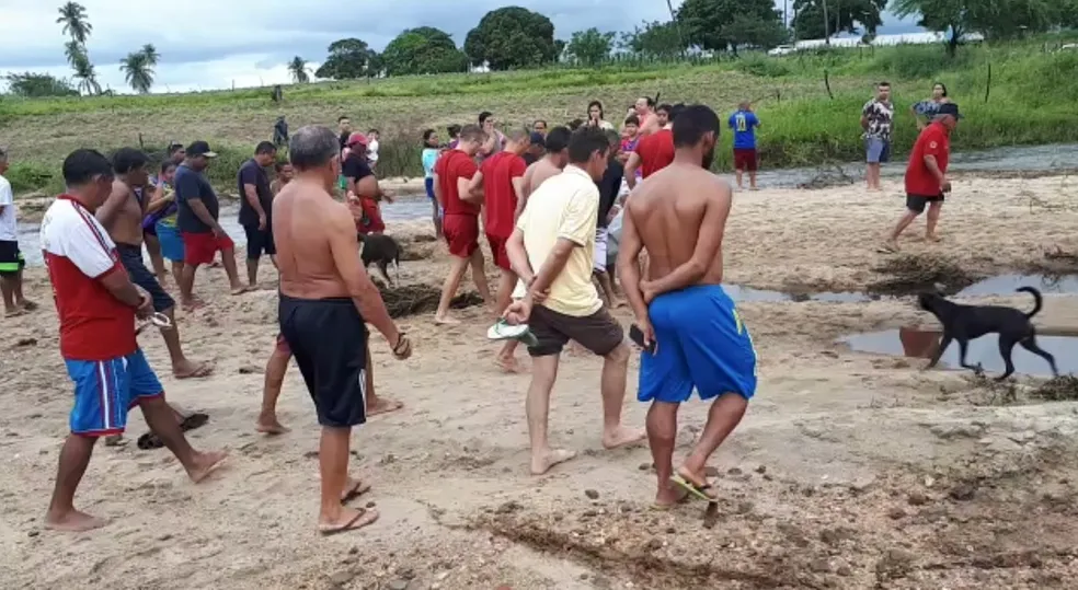 Jovem De Anos Morre Ao Tentar Salvar Irm De Afogamento Na Regi O