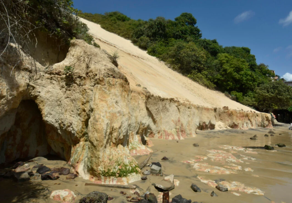 Sem licença ambiental engorda da praia de Ponta Negra pode ficar para