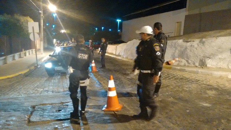 Cpre Flagra Condutores Sob O Efeito De Bebidas Alco Licas Em Caic