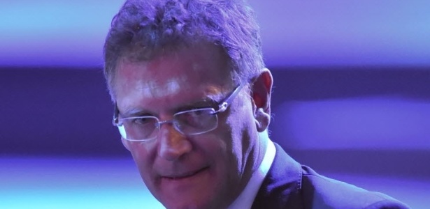 10jun2014---jerome-valcke-secretario-geral-da-fifa-participa-do-congresso-da-fifa-em-sao-paulo-1402433190644_615x300