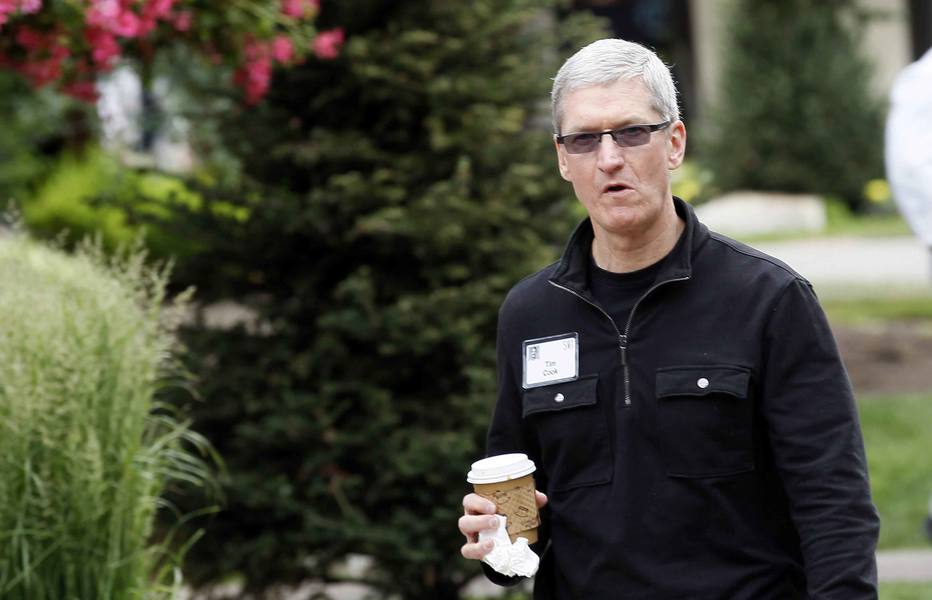 Tim Cook, Apple CEO walks past a news conference being held by Eric Schmidt, executive chairman of Google at the annual Allen and Co. conference in Sun Valley, Idaho Resort July 11, 2013.  REUTERS/Rick Wilking (UNITED STATES - Tags: BUSINESS)