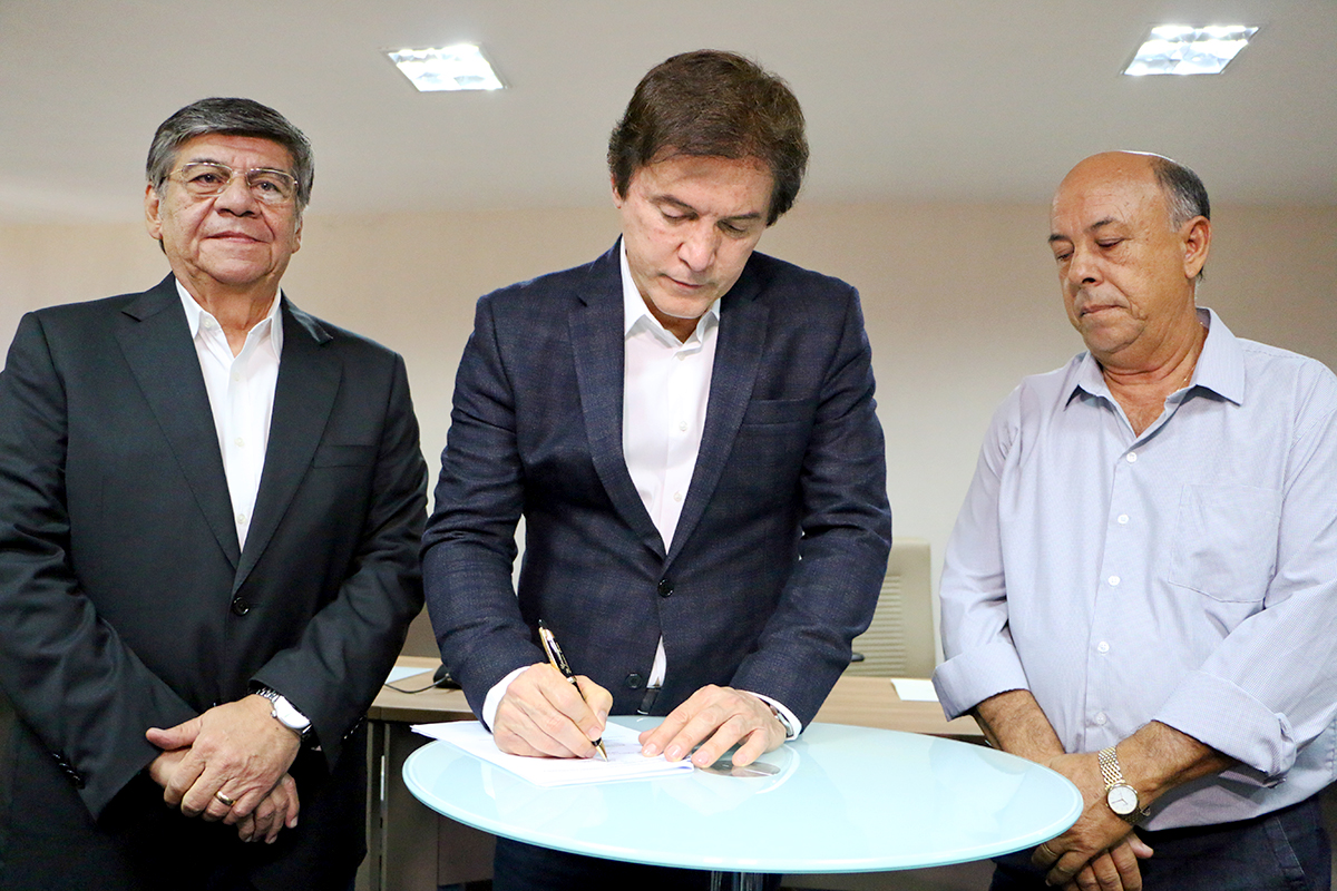 15.07 Assinatura do financiamento para renovação de frota de táxis do RN - Foto Rayane Mainara (5)