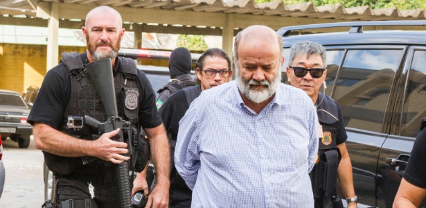 15abr2015---joao-vaccari-neto-tesoureiro-do-pt-chega-ao-iml-instituto-medico-legal-para-realizacao-de-corpo-delito-em-curitiba-na-tarde-desta-quarta-feira-15-1429123991187_615x300