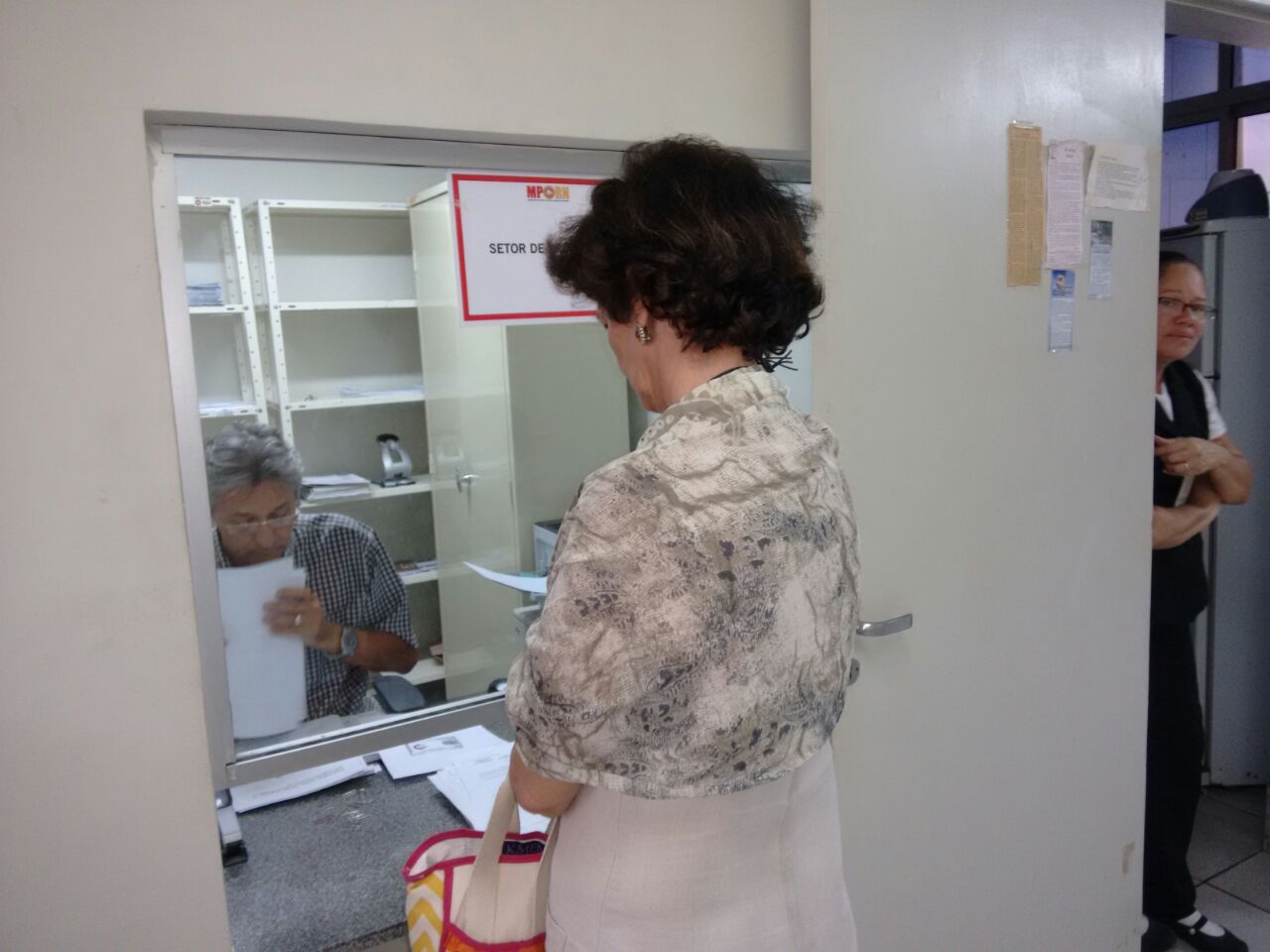 18.05.16 - Entrega de Representaçao ao MP sobre creches