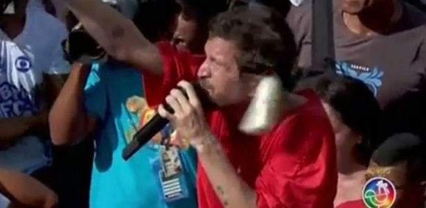 Cantor Saulo foi atingido por lata de cerveja durante Carnaval de Salvador