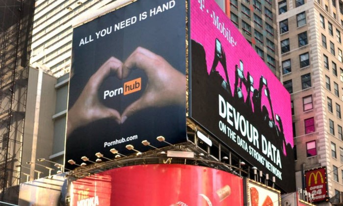 2015-782349862-2015-782256700-pornhub-billboard-2.jpg_20150112.jpg_20150113
