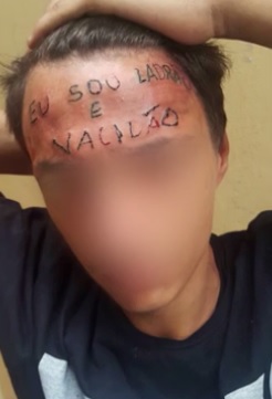 Vídeo: Adolescente de 17 anos tatua o nome de Bolsonaro na testa e viraliza