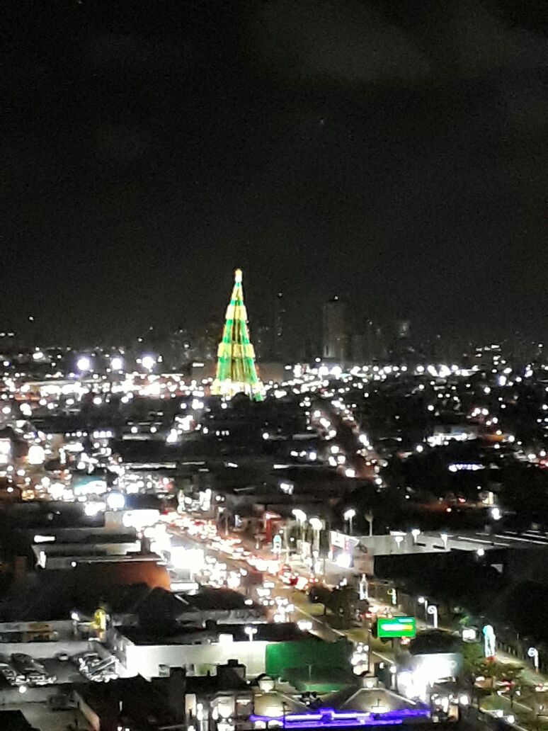 FOTOS: Árvore de Natal de Mirassol torta chama a atenção de bairros na Zona  Sul - Blog do BG