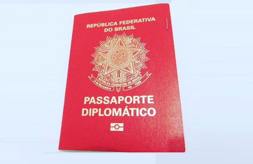 Itamaraty renova passaporte diplomático do bispo Edir Macedo e esposa