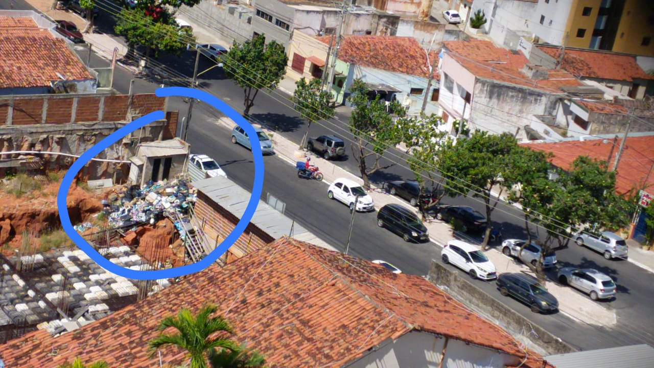 FOTOS: Prédio em obras na Avenida Deodoro da Fonseca, em Natal, tem acúmulo  de lixo - Blog do BG