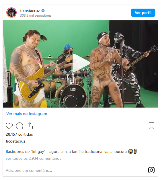 DETONAUTAS QUE BACANA: Detonautas estreia vídeo de música sobre “kit gay”, com vocalista pelado
