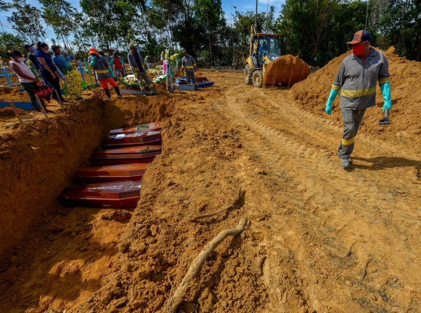 mortos-coronavirus-cemiterio-amazonas-868x644-1-868x644 Nova cepa explica explosão de casos de covid no Amazonas, diz pesquisador, que alerta: “Estamos mandando o vírus para outros estados. Vamos ver a bomba estourar daqui uns 15 dias”