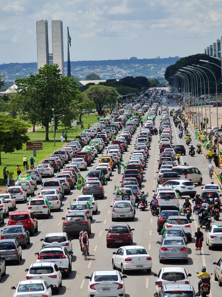 WhatsApp-Image-2021-03-14-at-14.49.47-768x1024 VÍDEOS E FOTO: Em Brasília, manifestantes em carreata pedem fim do lockdown