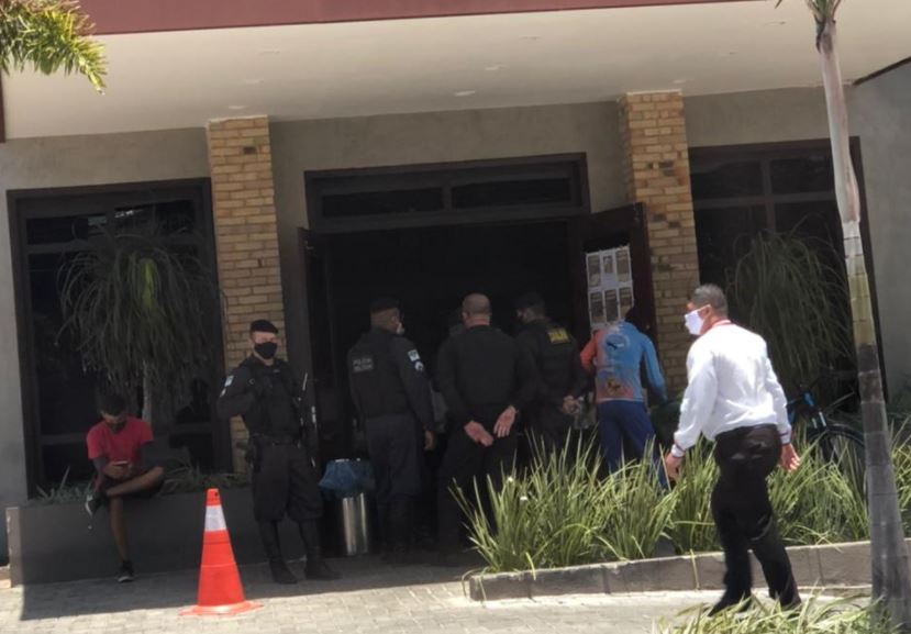 TÁ BACANA: Polícia fecha a churrascaria Sal & Brasa mesmo sem o restaurante  desrespeitar o decreto de Natal - Blog do BG