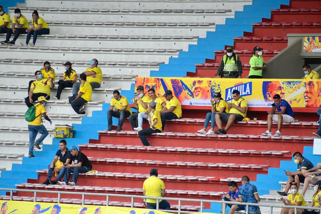 ESPORTE, HIPOCRISIA? Argentina e Colômbia negaram sediar Copa América, mas jogo entre as duas seleções reuniu 10 mil torcedores