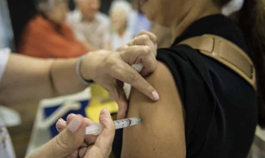 VACINAÇÃO NO BRASIL, 100 MILHÕES DE DOSES, Brasil pode chegar a 100 milhões de doses aplicadas ainda este mês