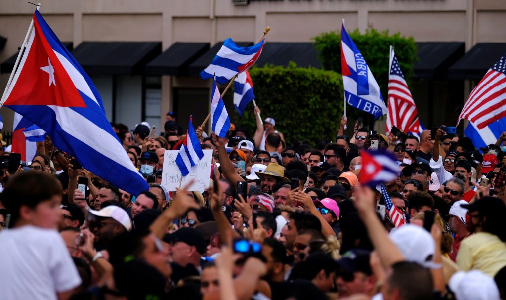 CUBANOS PROTESTAM, [FOTOS] Cubanos vão às ruas protestar contra ditadura; confira imagens