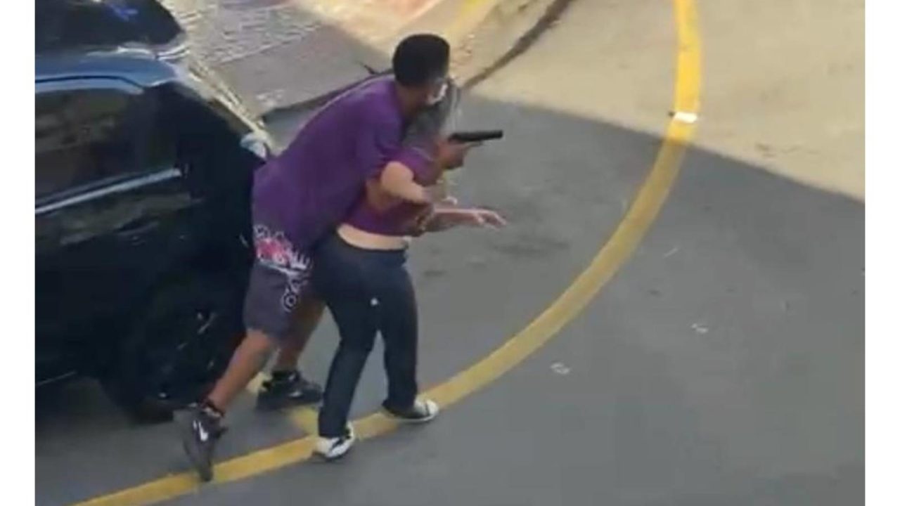 FOTO E VÍDEOS: Tentativa de roubo com refém termina com assaltante morto e dois presos no RJ