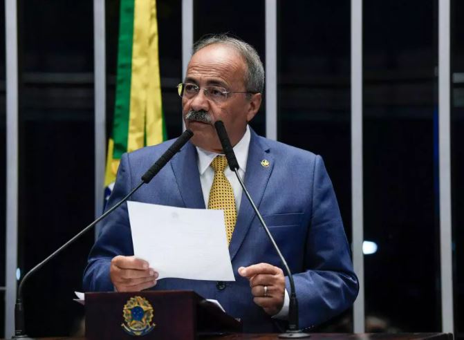 PF indicia senador Chico Rodrigues, flagrado com dinheiro na cueca, por lavagem de dinheiro