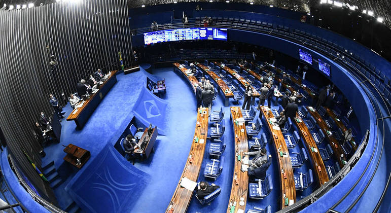 Senado aprova texto-base de projeto que revoga Lei de Segurança Nacional e define crimes contra a democracia