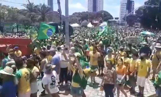 RN FOTOS: Em Natal, manifestantes pró-Bolsonaro se reuniram na Praça Pedro Velho