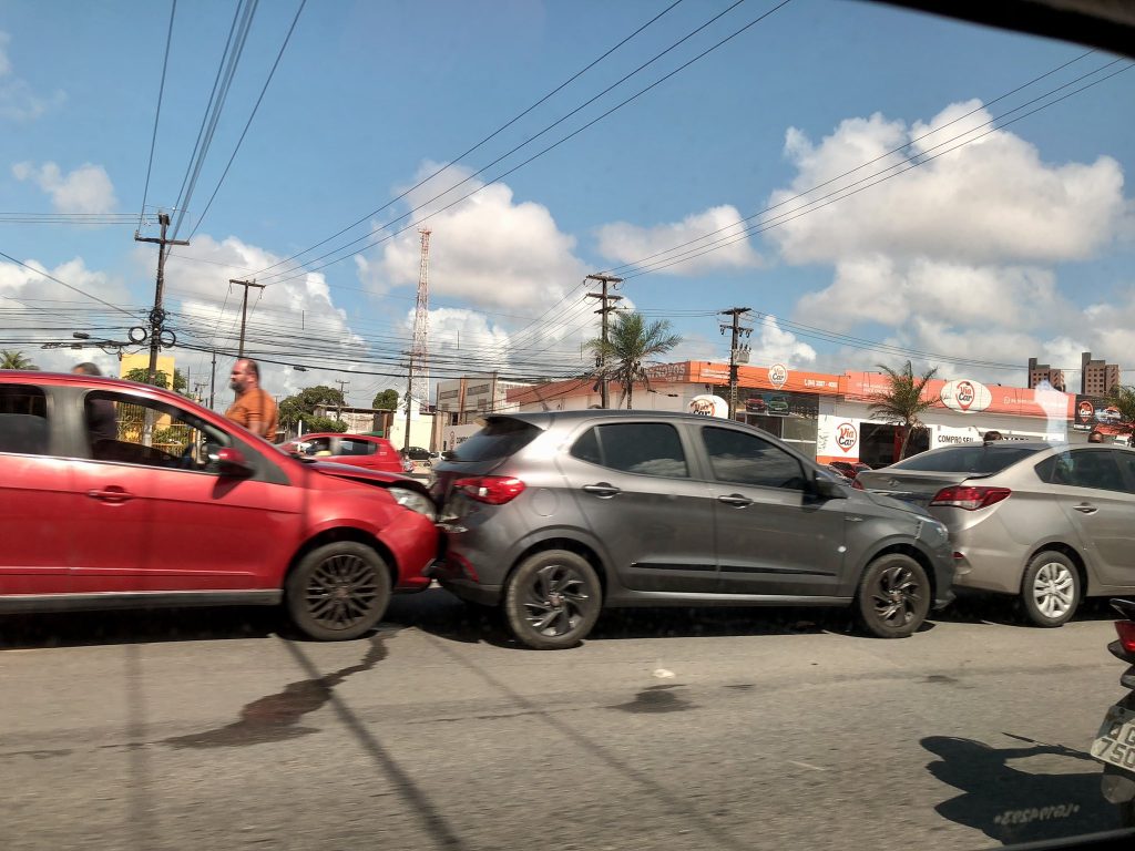 FDv9rKIWQAUg8jT-1024x768 FOTOS: Seis carros se envolvem em engavetamento na Zona Sul de Natal
