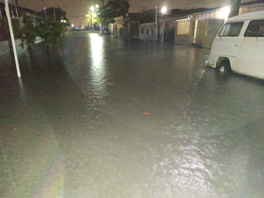 f5-1024x766 FOTOS: Chuva provoca alagamento em casas na Zona Norte de Natal