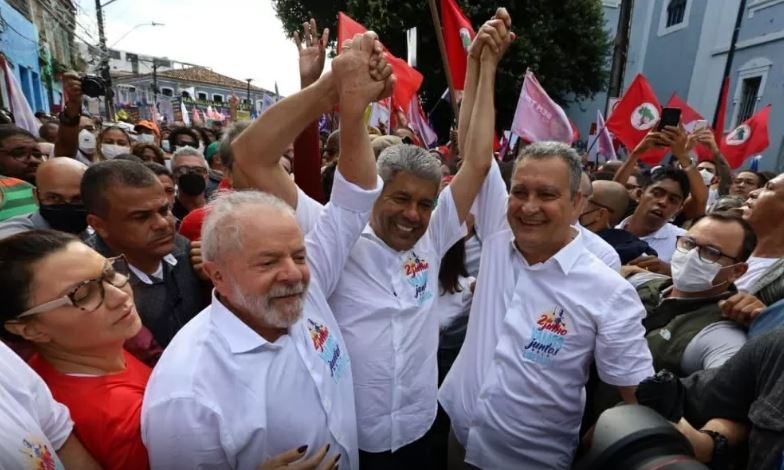 lula1 FOTOS: Na Bahia, Bolsonaro participa de motociata, enquanto Lula, Ciro e Tebet acompanham tradicional cortejo