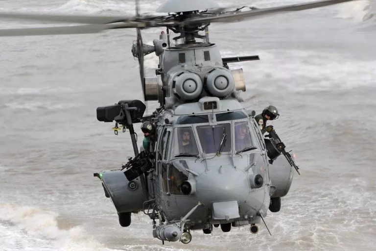 Helicóptero Super Puma da Marinha do Brasil cai em Formosa-GO, COMANFs estariam na aeronave