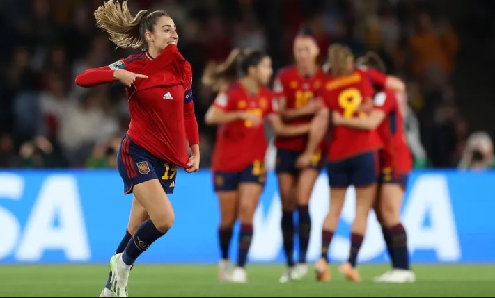 Holanda surpreende e vence Espanha com goleada humilhante - Placar