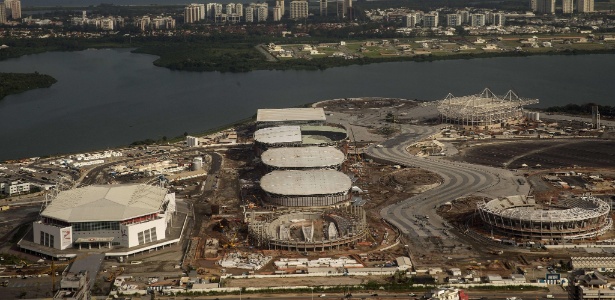 22-jun-2015-vista-aerea-do-parque-olimpico-do-rio-de-janeiro-as-construcoes-do-local-ja-podem-ser-vistas-do-alto-1435017224080_615x300