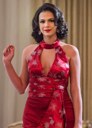 28dez2015---bruna-marquezine-vive-beatriz-uma-cantora-de-boate-na-serie-nada-sera-como-antes-1474919800603_300x420