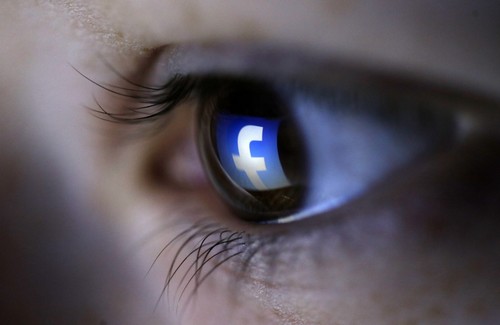 427_621-facebook no olho Dado Ruvic Reuters