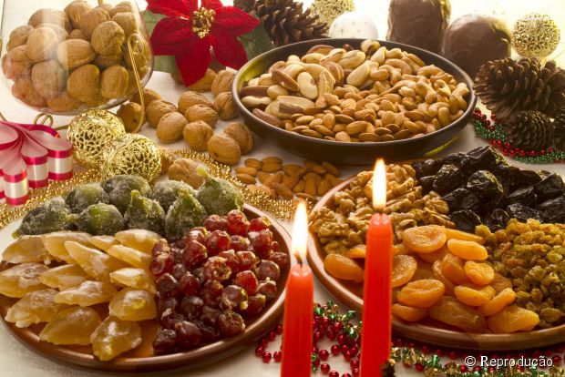49652-nunca-falta-uvapassa-na-ceia-de-natal-e-620x0-1