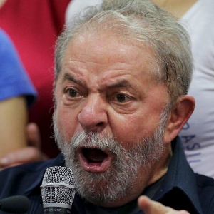 4mar2016---o-ex-presidente-luiz-inacio-lula-da-silva-fala-sobre-depoimento-para-policia-federal-na-sede-do-pt-partido-dos-trabalhadores-em-sao-paulo-1457121661715_300x300