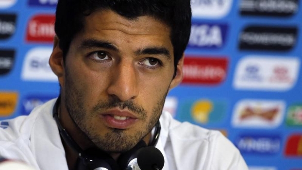 Suárez recebeu suspensão de quatro meses longe dos gramados por morder Chiellini na Copa do Mundo