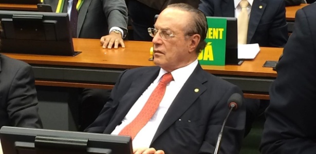 6abr2016---o-deputado-federal-paulo-maluf-pp-sp-participa-da-comissao-especial-de-impeachment-na-camara-dos-deputados-em-brasilia-df-1459965535751_615x300