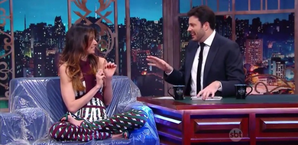 7mar2016---em-entrevista-ao-the-noite-luciana-gimenez-diz-que-nao-descarta-a-possibilidade-de-dormir-com-outra-mulher-ainda-nao-rolou-mas-ate-o-final-da-vida-por-rolar-uma-coisa-diferente-1457421611879_615x30