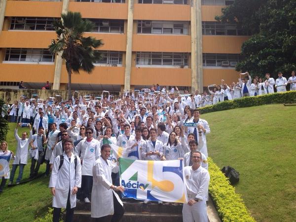 FOTOS: Estudantes de medicina da UFRN declaram apoio a Aécio - Blog do BG