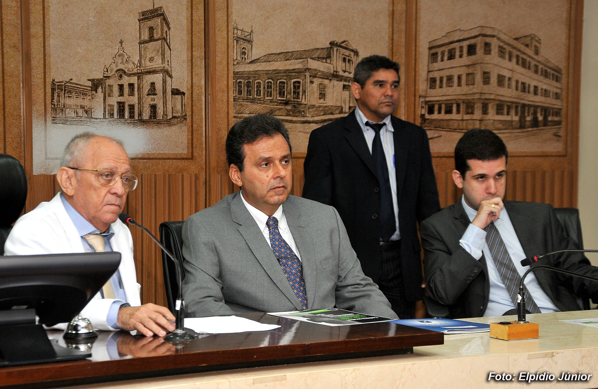 Ent. Doc. Corte de Gastos - Foto ELPÍDIO JÚNIOR (1)