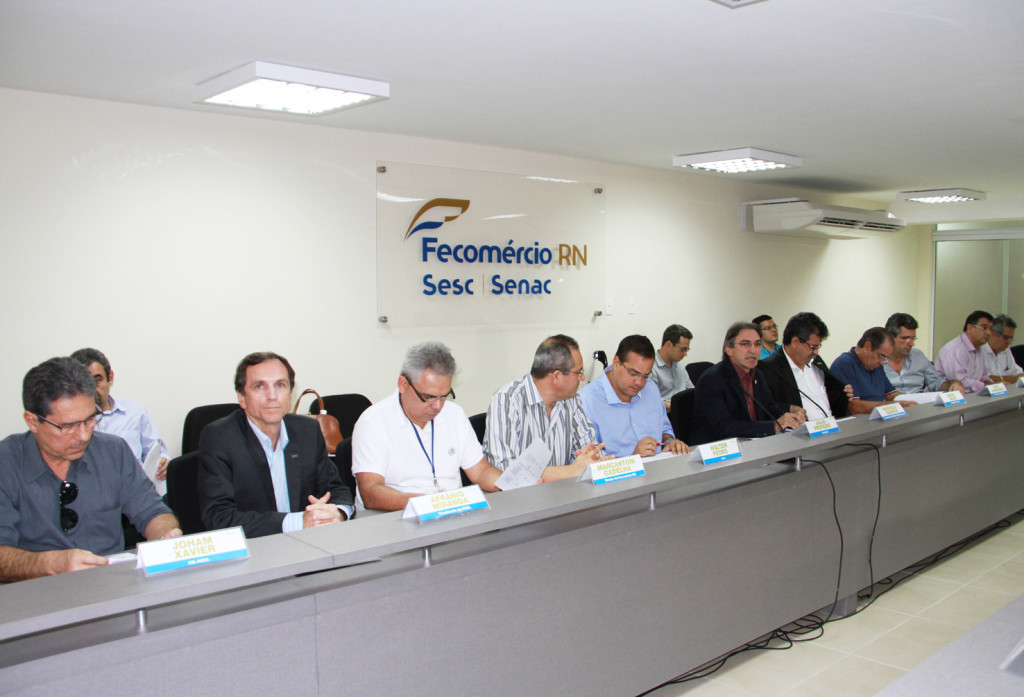 FOTO ARQUIVO Ascom Fecomércio RN - Em reunião na Fecomércio, realizada em maio deste ano, Protásio admite flexibilizar lei que regula tráfego de caminhões em Natal 4