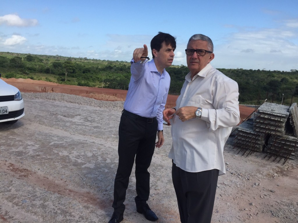 Gustavo Nogueira (SEPLAN) e Jorge Fraxes (DER) conversam sobre as obras do acesso norte ao aeroporto