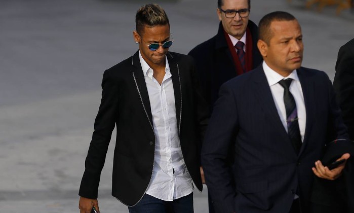 Neymar-e-paiEspanha2016