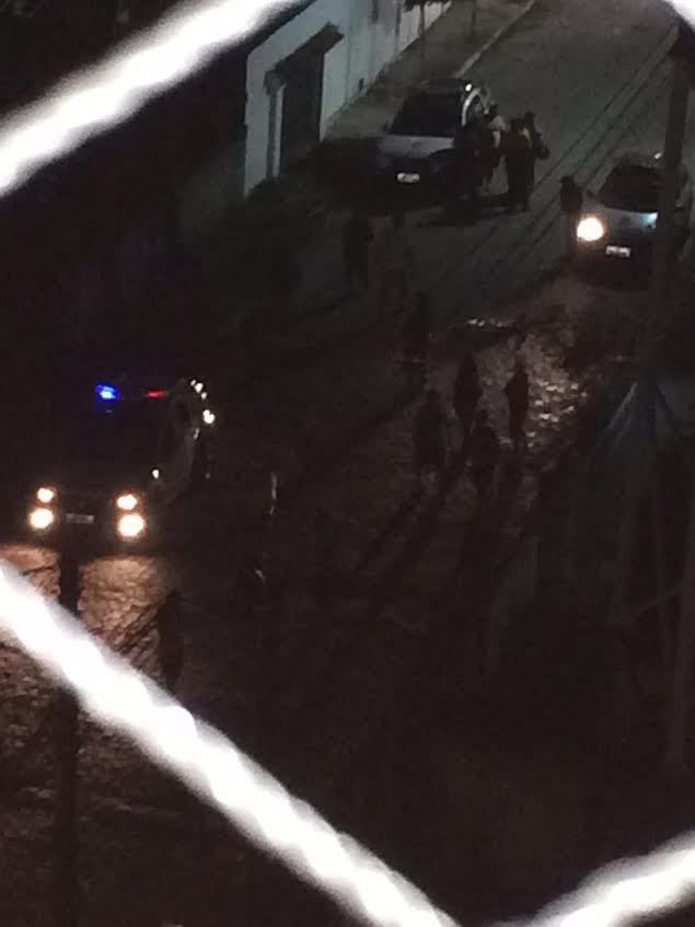 FOTO: assalto a Pague Menos da São José acaba com um bandido morto - Blog  do BG