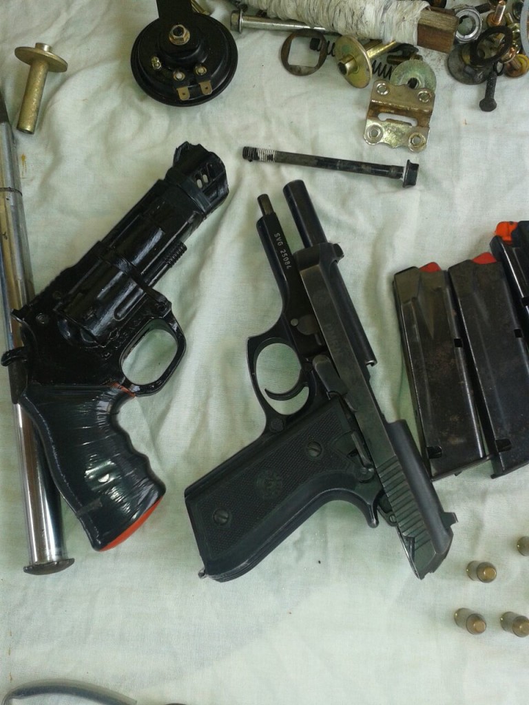 Pistola e simulacro apreendidos em Murú