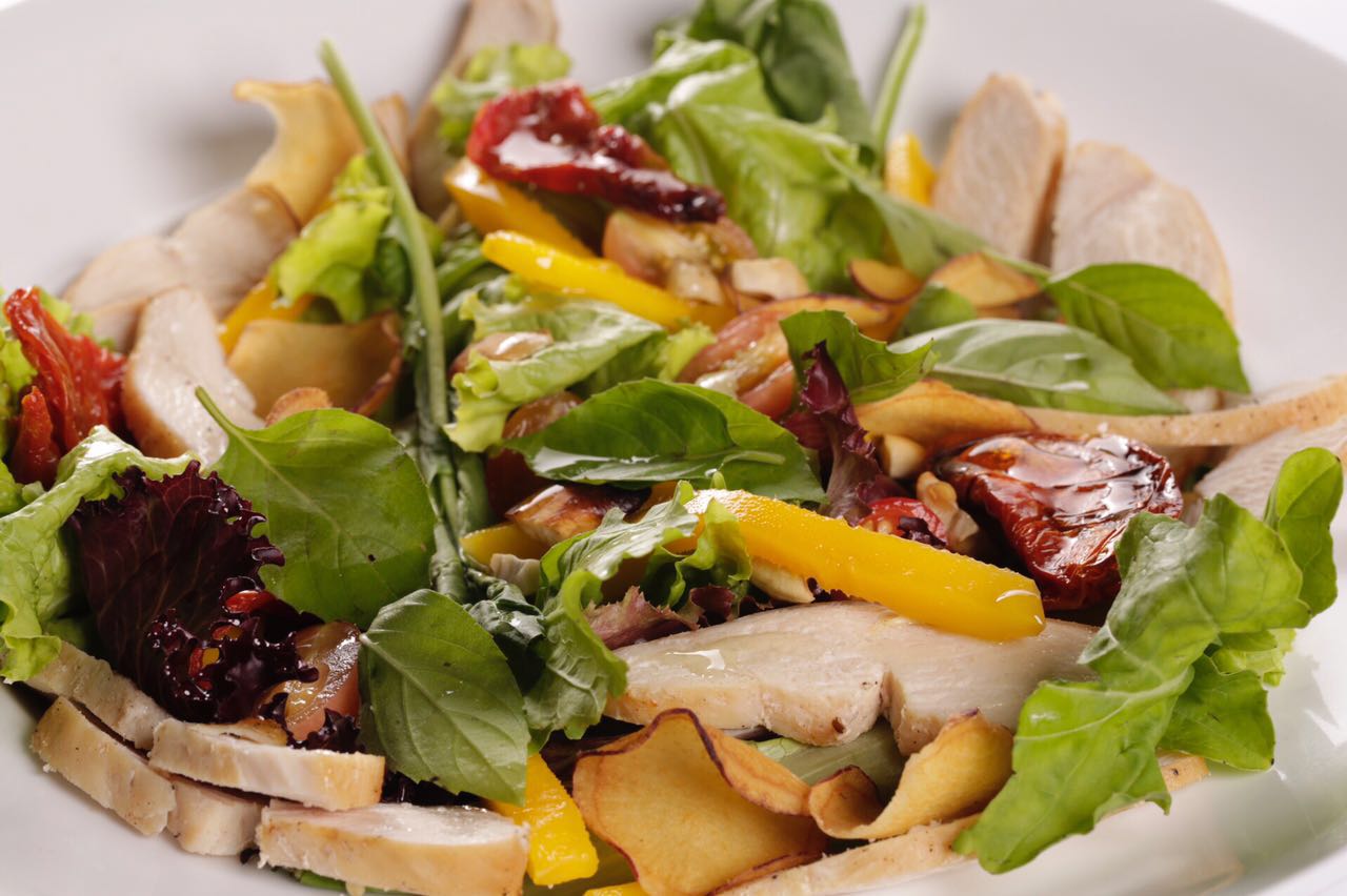 Salada Tropical com frango