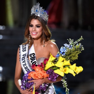 a-colombiana-ariadna-gutierrez-chegou-a-ser-coroada-e-receber-flores-mas-nao-era-a-verdadeira-eleita-1450670026908_300x300