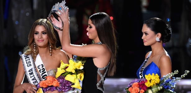 a-colombiana-chegou-a-ser-coroada-mas-a-verdadeira-eleita-era-a-filipina-1450669908360_615x300